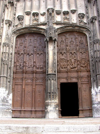 Vue d'ensemble des vantaux après restauration (atelier Lehuen, 2002).