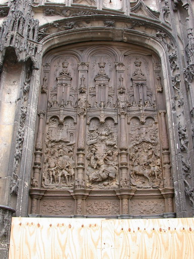 Détail du vantail de droite en cours de restauration (atelier Lehuen, 2002) : histoire de saint Paul.