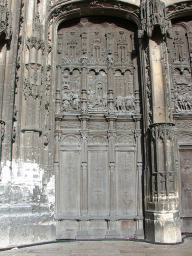 Vue générale du vantail de gauche avant la restauration de 2002.