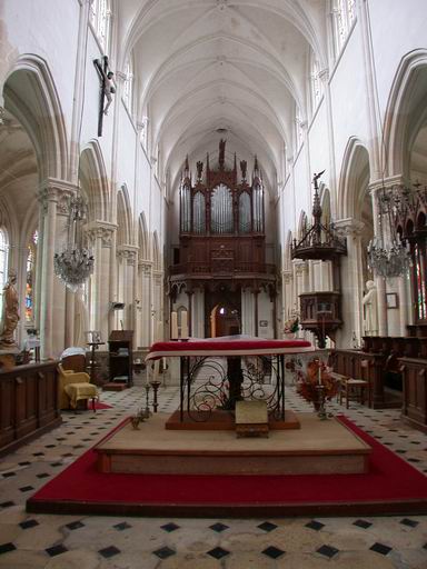 Vue de la nef vers la tribune d'orgue, depuis le choeur. - © Monuments historiques, ADAGP