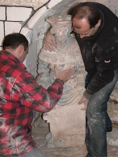 Groupe sculpté en cours de dépose (atelier Giordani, décembre 2005), détail : Joseph d'Arimathie.