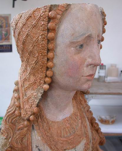 Tête de la sainte après réintégration picturale (atelier Julie André, 2006).