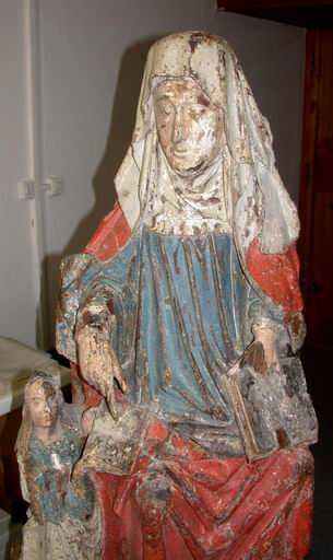 groupe sculpté : Sainte Anne et la Vierge ou l'éducation de la Vierge, partie supérieure du groupe, en cours de restauration (atelier Giordani, 2004)