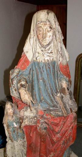 groupe sculpté : Sainte Anne et la Vierge ou l'éducation de la Vierge, partie supérieure du groupe, en cours de restauration (atelier Giordani, 2004)