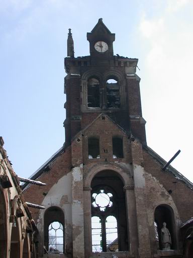 Clocher-porche après l'incendie de février 2005.