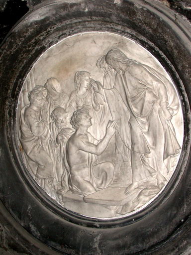 Relief de l'enfeu : guérisons miraculeuses du Christ. - © Monuments historiques, ADAGP