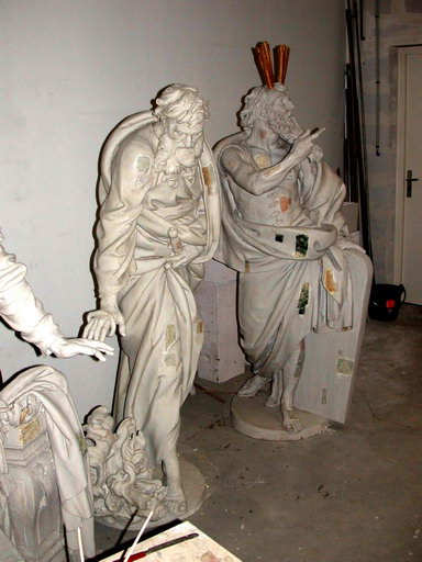 Statues en attente de restauration (atelier Serge Giordani, 2006).