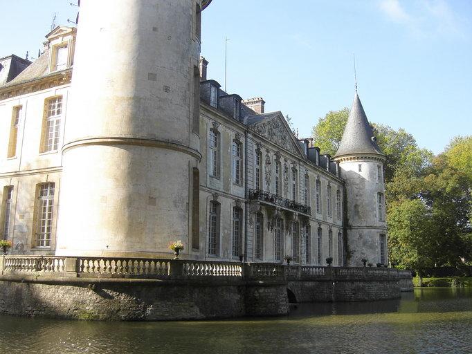 Vue d'ensemble de la façade nord, depuis le nord-est.