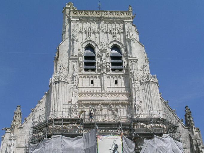 Tour beffroi : vue d'ensemble au cours de la restauration.