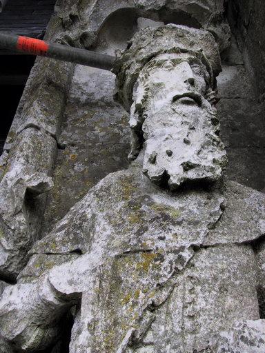 Etage du beffroi, côté nord : statue du roi David : partie supérieure, avant restauration. - Numéro 30 dans la numérotation de G. Durand (La Picardie historique et monumentale. 4, 1907-1911).