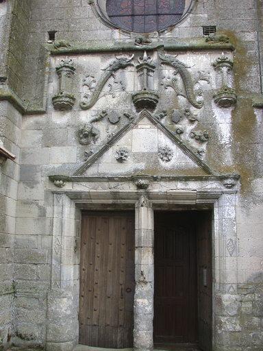 Vue d'ensemble du portail Renaissance en façade occidentale.