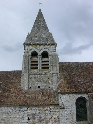 Vue extérieure de la façade sud : le clocher.