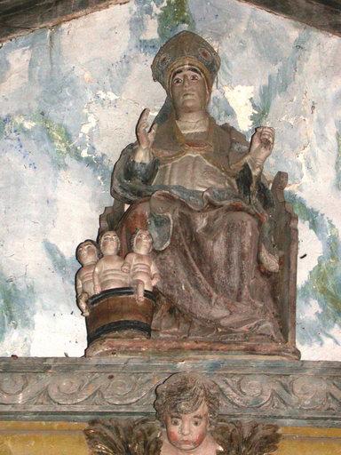 Groupe sculpté représentant saint Nicolas.