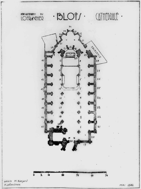 Cathédrale Saint-Louis : Plan au sol.