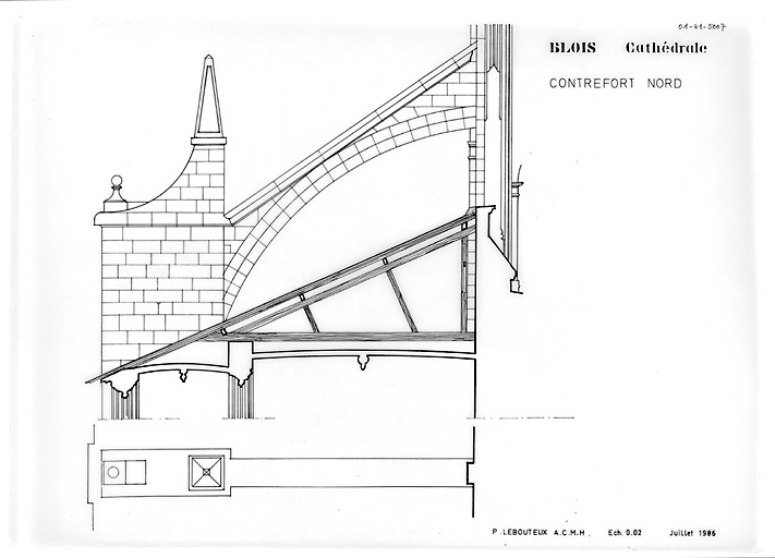 Cathédrale Saint-Louis : Contrefort nord.
