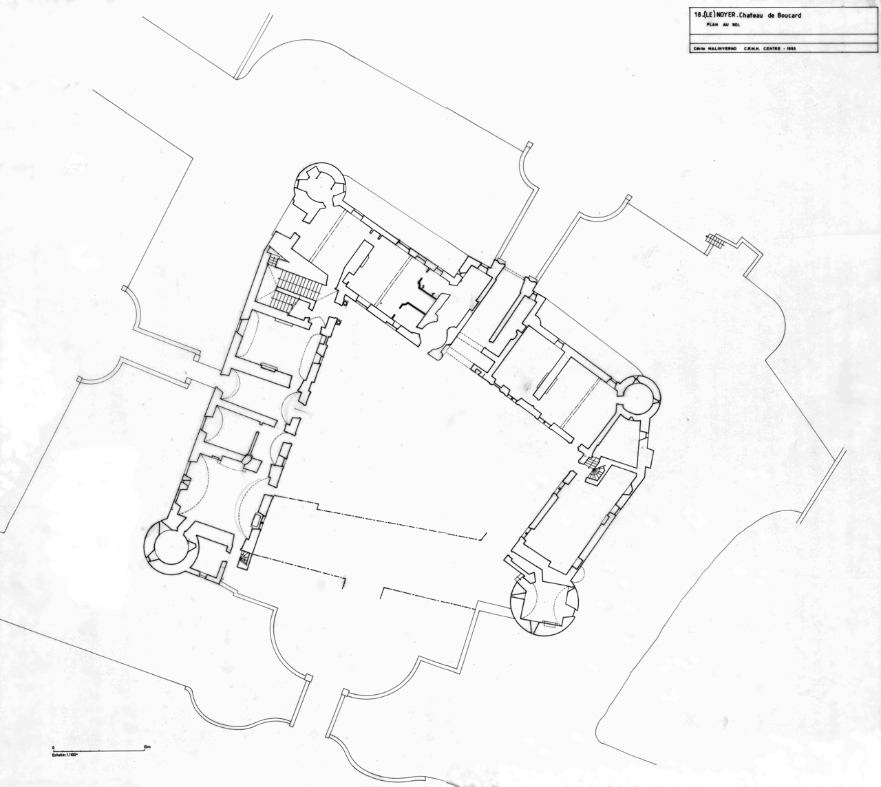 Château de Boucard : Plan au sol ; plan au sol réduit à 1 : 200.