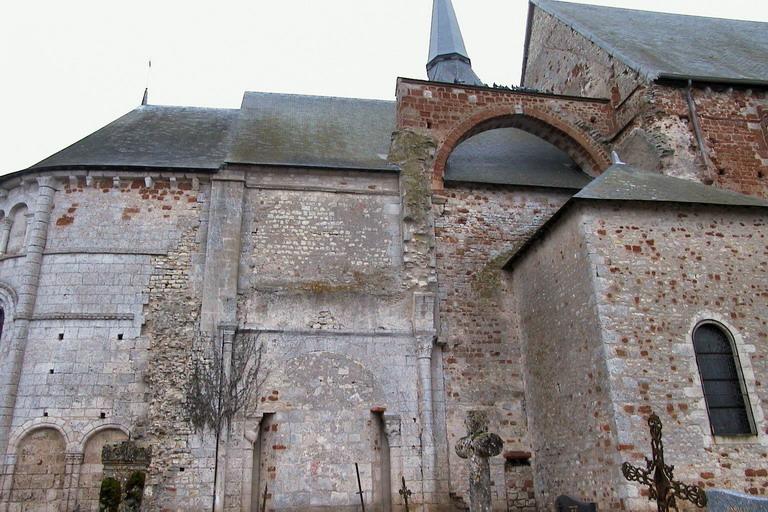 Collégiale Saint-Michel : Façade nord, abside du choeur.