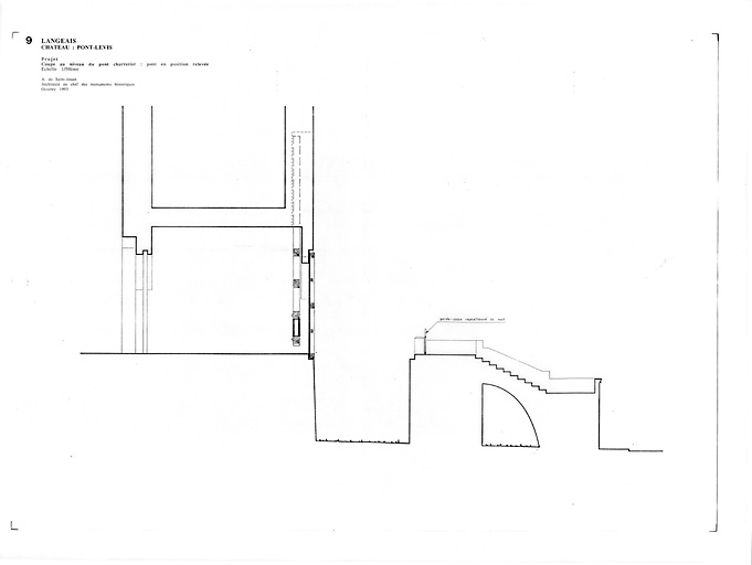 Château : 9 - PONT LEVIS : Coupe au niveau du pont charretier, pont en position relevée (P.A.T.).