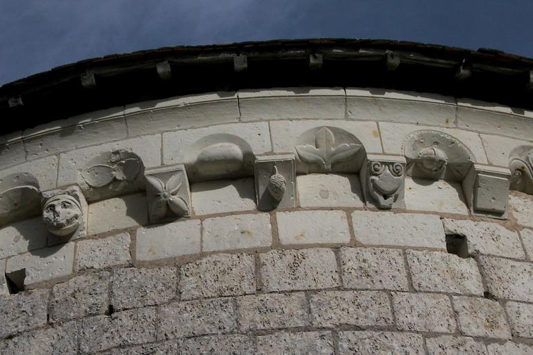 Chapelle Saint-Jean du Liget : Modillons.