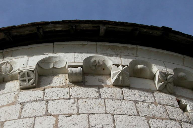 Chapelle Saint-Jean du Liget : Modillons.