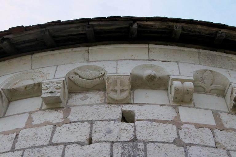 Chapelle Saint-Jean du Liget : Modillons.