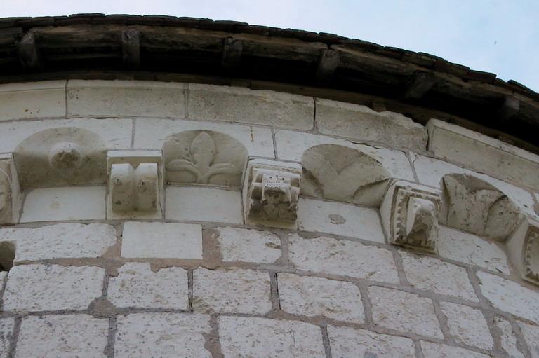 Chapelle Saint-Jean du Liget : Modillons.