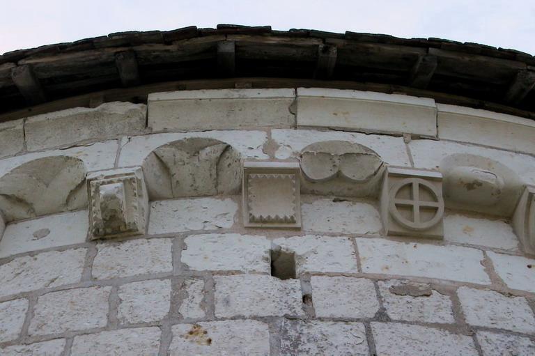 Chapelle Saint-Jean du Liget : Modillons.