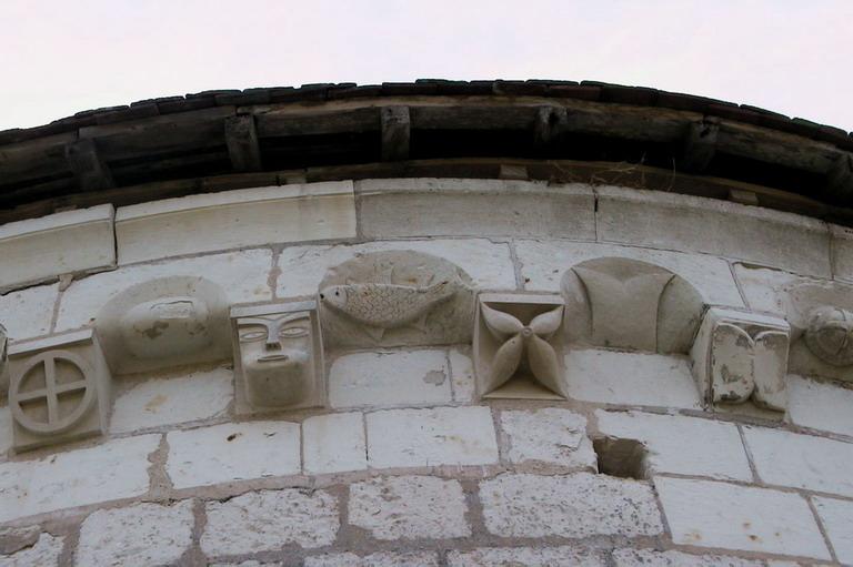 Chapelle Saint-Jean du Liget : Modillons.