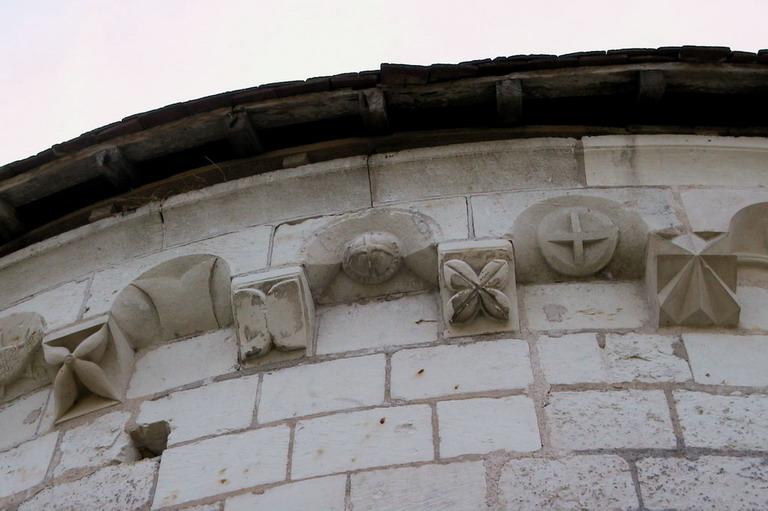 Chapelle Saint-Jean du Liget : Modillons.