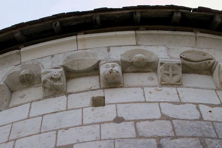 Chapelle Saint-Jean du Liget : Modillons.