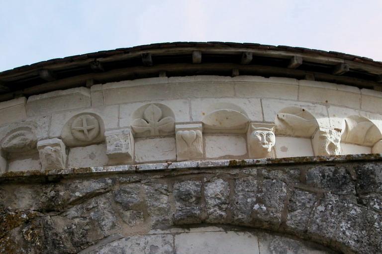 Chapelle Saint-Jean du Liget : Modillons.