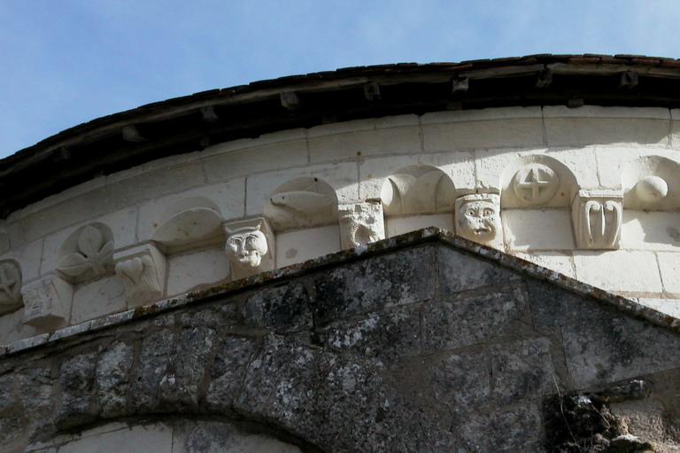 Chapelle Saint-Jean du Liget : Modillons.