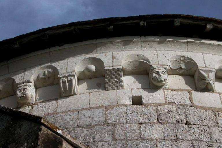 Chapelle Saint-Jean du Liget : Modillons.