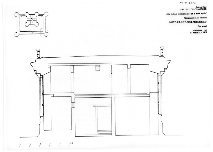 "Château, Domaine de Chambord : REORGANISATION DE L'ACCUEIL (Aile sud des communs dite "de la Porte Royal") Etat Actuel : coupe sur le "local menuiserie"."