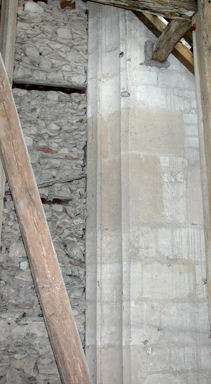 Eglise Saint-Sulpice, comble sud : Comble du bas coté sud : fenêtre gauche du mur est, coté droit.