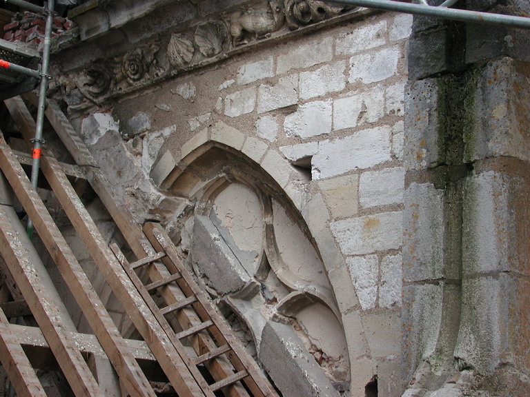 Eglise Saint-Sulpice, comble sud : Comble du bas coté sud : fenêtre droite du mur est, coté gauche.