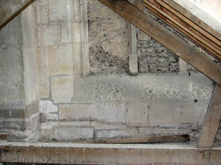 Eglise Saint-Sulpice, comble sud : Comble du bas coté sud : fenêtre droite du mur est, coté gauche.