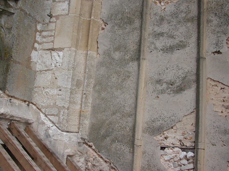 Eglise Saint-Sulpice, comble sud : Comble du bas coté sud : fenêtre droite du mur est, coté droit.