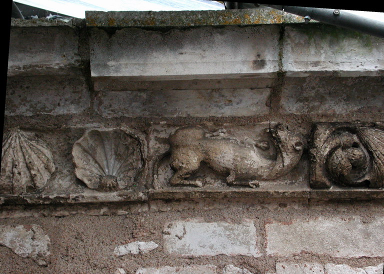 Eglise Saint-Sulpice, comble sud : Comble du bas coté sud : détail de la corniche du mur est.