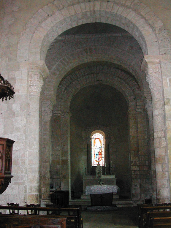 Eglise Saint-Roch : Vue intérieur, vers le choeur.