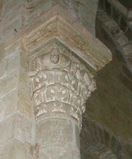 Eglise Saint-Roch : Vue intérieur, chapiteau du choeur, arc triophal, coté nord.