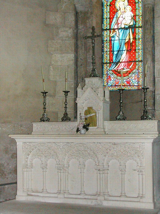 Eglise Saint-Roch : Vue intérieur, autel pricipal.