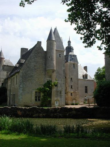 Château de Bannegon : Chatelet d'entrée.