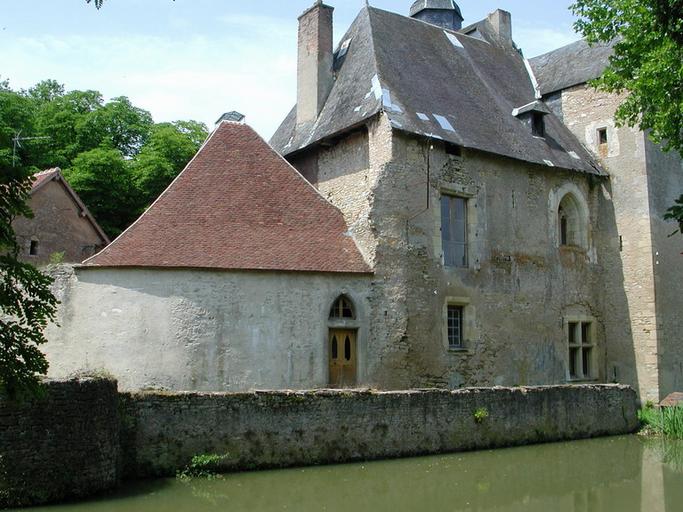 Château de Bannegon : La façade nord-est de la cuisine sarrasine.