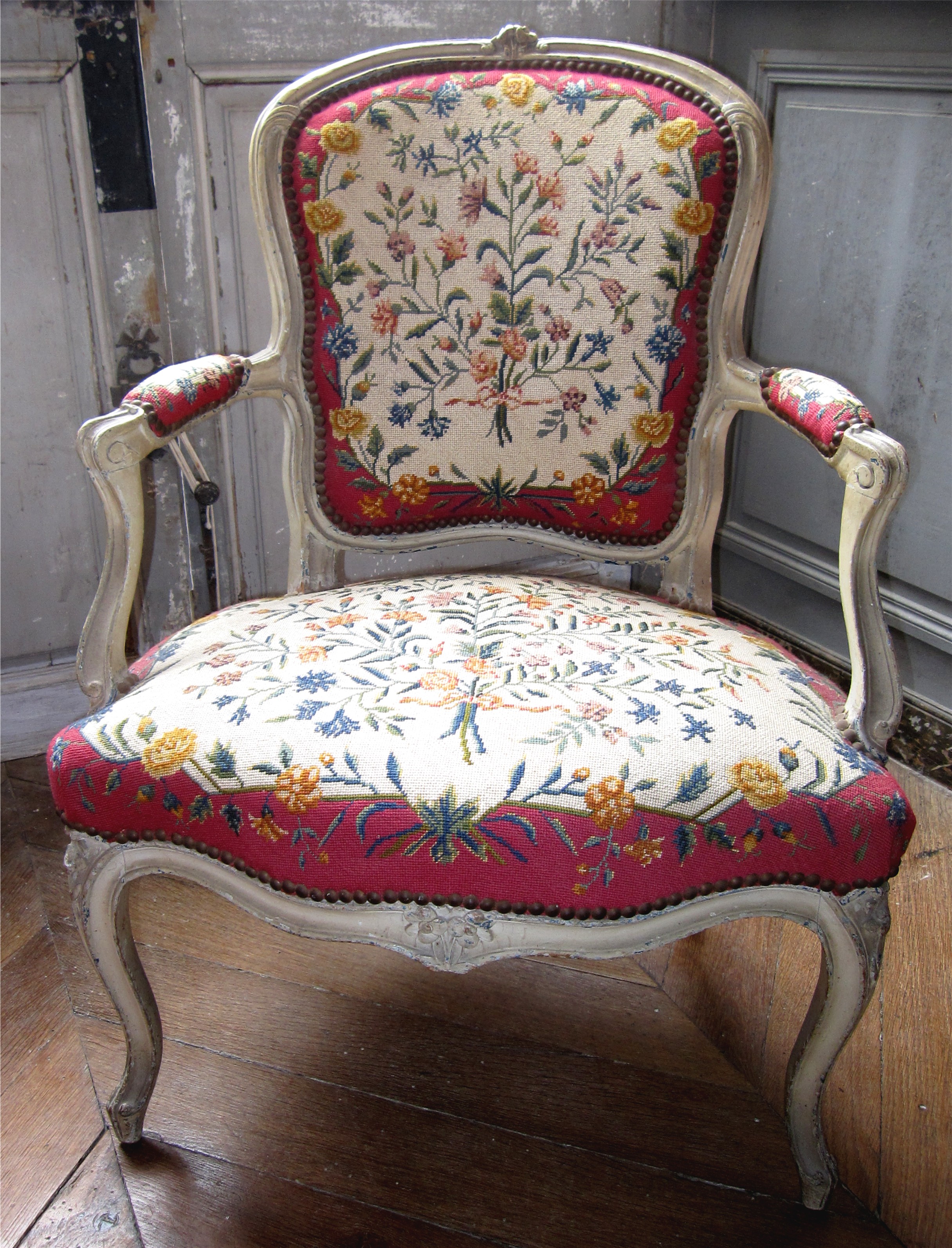 château de Gizeux : fauteuil Louis XV (fauteuil en cabriolet)