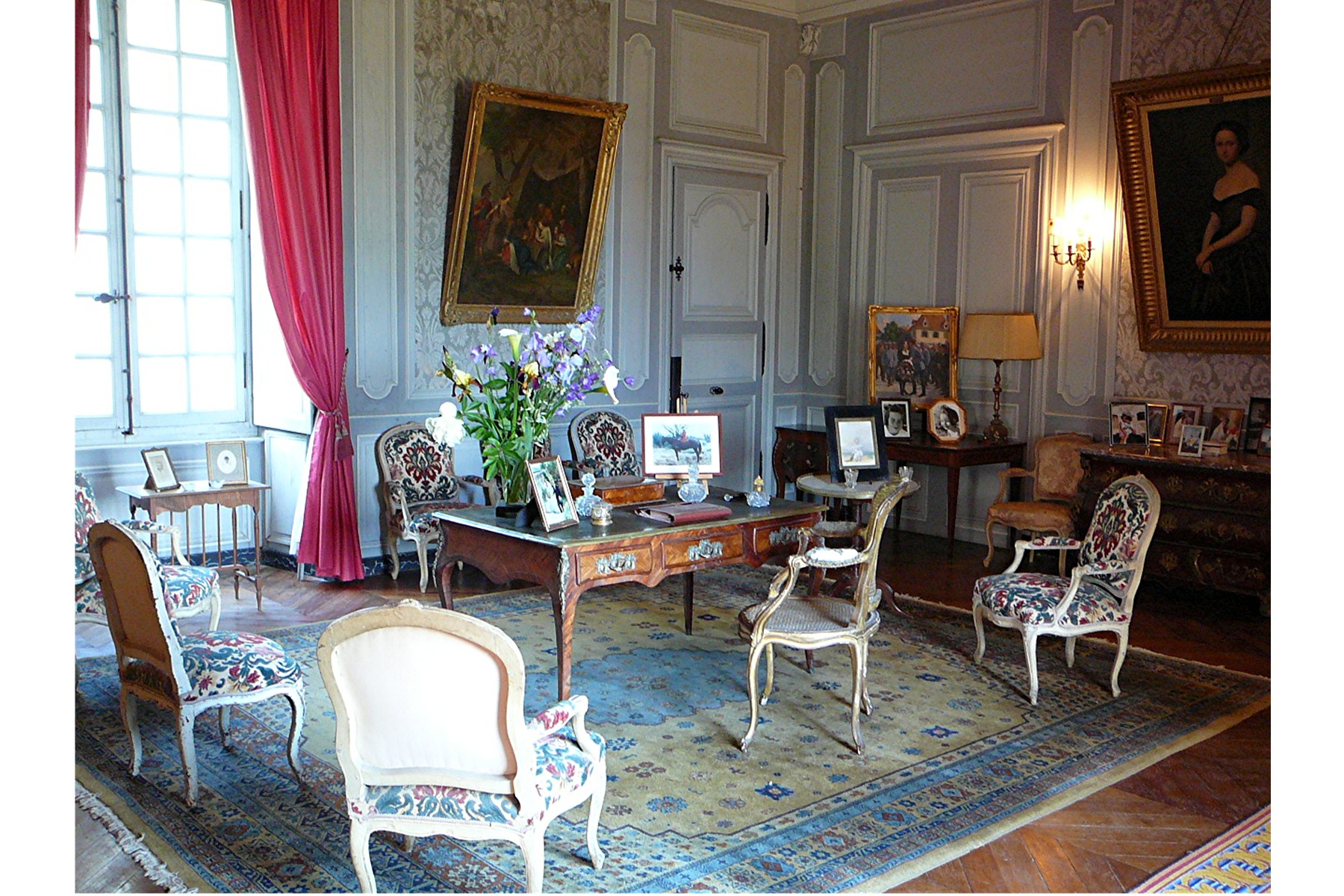 sièges dans le salon du maréchal