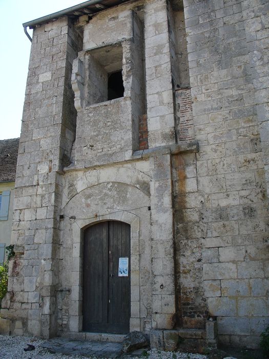 Eglise Saint-Etienne : Chevet, portail d'accès nord