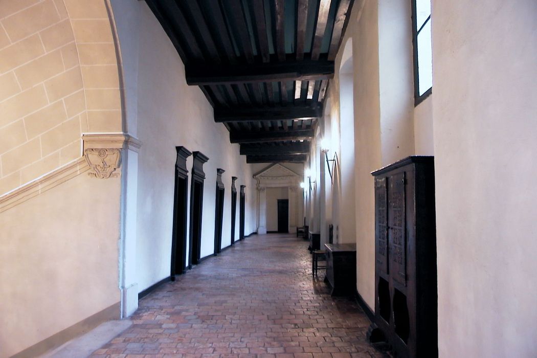 Ancienne abbaye Notre-Dame : Couloir, vue générale