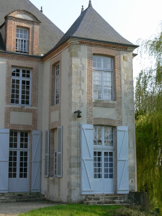 Château de la Luzerne : façade nord, pavillon ouest, vue générale