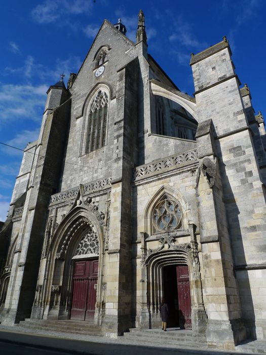 Basilique Notre-Dame : Façade occidentale, vue générale